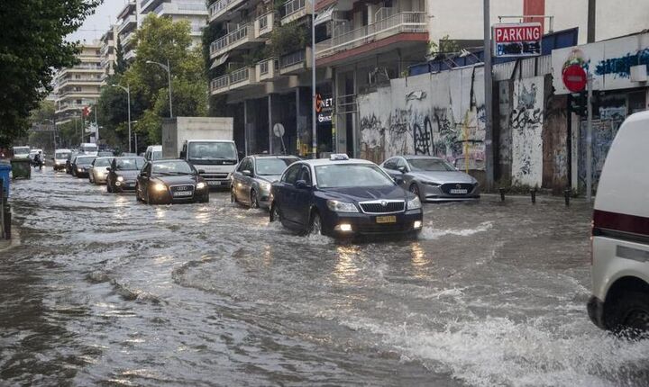 Καταιγίδα στη Θεσσαλονίκη: Πάνω από 80 κλήσεις στην Πυροσβεστική