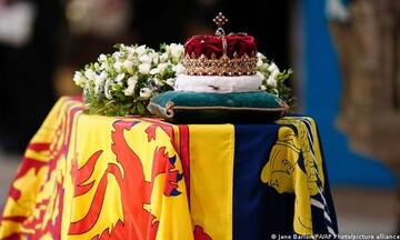 Βασίλισσα Ελισάβετ: Σε λαϊκό προσκύνημα η σορός της - Ουρές χιλιομέτρων