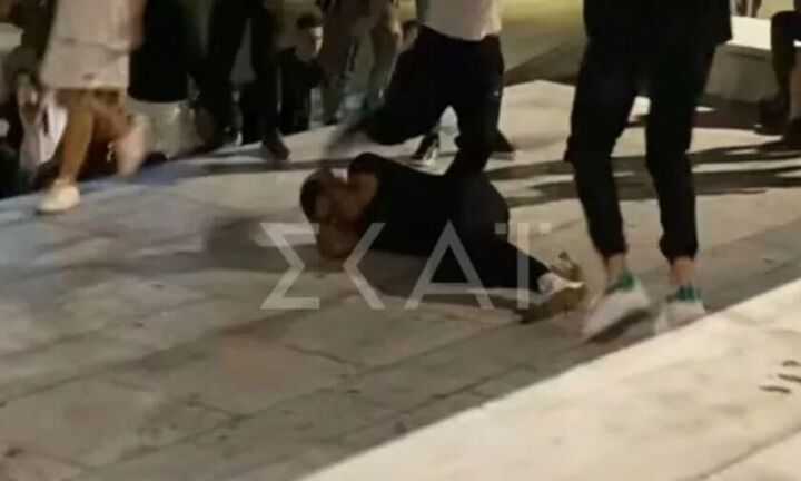 Άγρια επίθεση συμμορίας ανήλικων με σκοπό τη ληστεία στο Σύνταγμα 