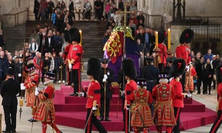 Σήμερα η κηδεία της βασίλισσας Ελισάβετ - Ολοκληρώθηκε το λαϊκό προσκύνημα