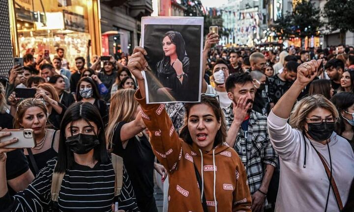 Ιραν: Τους 17 έφτασαν οι νεκροί στις διαδηλώσεις για το θάνατο της 22χρονης Μαχσά Αμινί