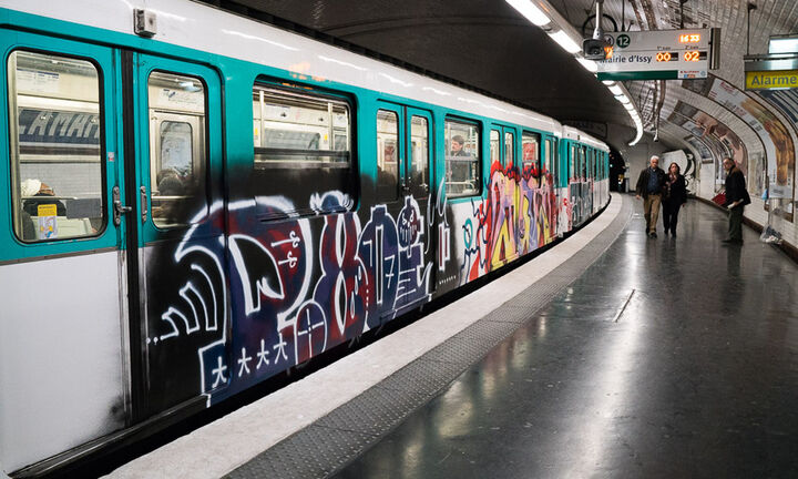 Φρέναρε και πάγωσε το μετρό στο Παρίσι