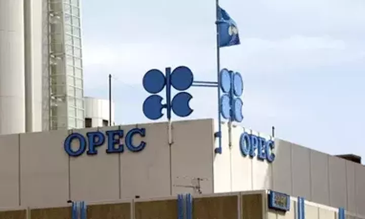 Μείωση παραγωγής πετρελαίου εξετάζει ο ΟΠΕΚ+