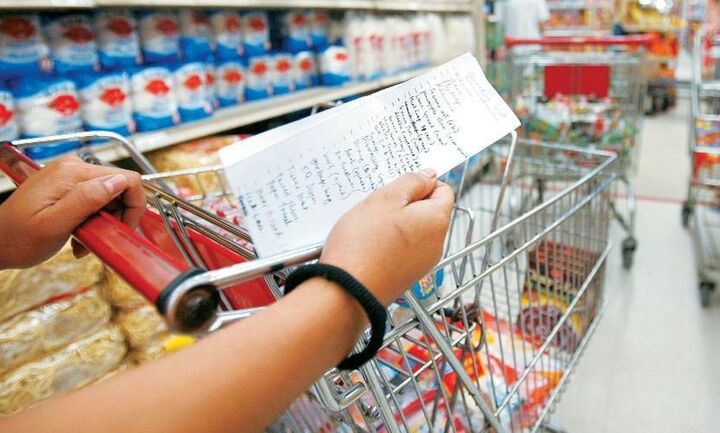 To «καλάθι της νοικοκυράς»: Την Τρίτη θα σταλούν στα σούπερ μάρκετ οι κατηγορίες των προϊόντων 