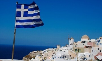 Guardian: Η Ελλάδα πρώτη φορά προσπαθεί να είναι προορισμός 12 μήνες το χρόνο