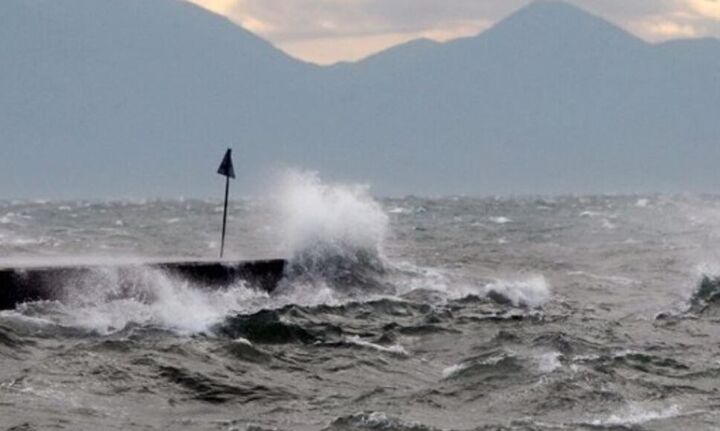 Προβλήματα στα λιμάνια Πειραιά και Ραφήνας, κυρίως στα δρομολόγια για Κυκλάδες, λόγω ισχυρών ανέμων