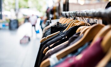 Έρευνα: Έως 100 ευρώ το κονδύλι για είδη μόδας από τους Έλληνες καταναλωτές