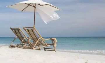 ΙΝΣΕΤΕ: Η Ελλάδα στην τρίτη θέση παγκοσμίως στον τουρισμό για τον ήλιο και τη θάλασσα