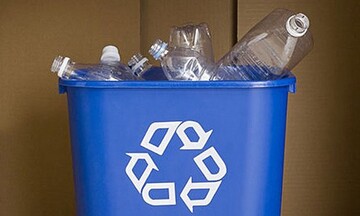 Η ανακύκλωση του πλαστικού παραμένει ένας «μύθος», προειδοποιεί η Greenpeace