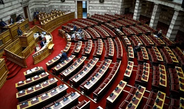  Κατατέθηκε στη Βουλή το ασφαλιστικό - Πριν τις 31/12 η απόφαση για τις αυξήσεις στις συντάξεις