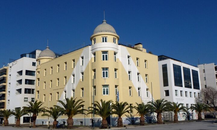 Το Πανεπιστήμιο Θεσσαλίας θα πληρώσει το χρέος των 150 ευρώ του φοιτητή για να πάρει πτυχίο