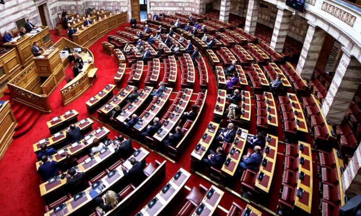 Βουλή: Εγκρίθηκε με ψήφους βουλευτών της ΝΔ το ν/σχ για την υγεία - «Πυρά» από την αντιπολίτευση
