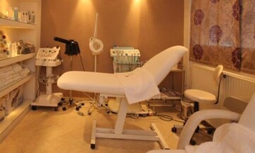 Κάμερα σε κέντρο αισθητικής κατέγραφε γυμνές γυναίκες