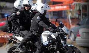 Πέρασε η τροπολογία για το έκτακτο επίδομα σε αστυνομικούς και λιμενικούς