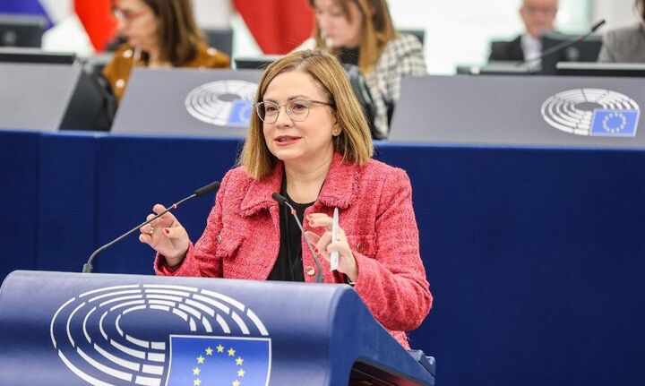  Μ. Σπυράκη: Επιταχύνει τις ΑΠΕ το Ευρωκοινοβούλιο - Άμεσα φωτοβολταϊκά στις στέγες