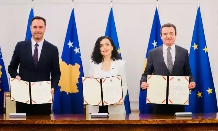  Επίσημο αίτημα για ένταξη στην ΕΕ υπέγραψε το Κόσοβο