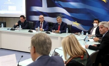 Η επένδυση της Microsoft στο επίκεντρο διευρυμένης συνάντησης στο Υπουργείο Ανάπτυξης