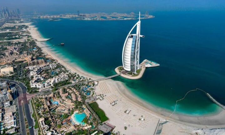 Ντουμπάι: Καταργεί το φόρο 30% στο αλκοόλ για να ενισχύσει τον τουρισμό του