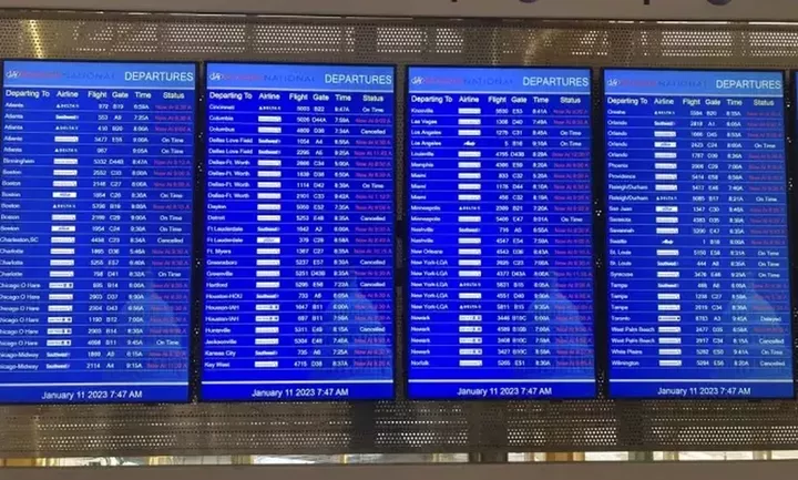 Χάος στα αεροδρόμια των ΗΠΑ: Ακυρώσεις εκατοντάδων πτήσεων - Εντολή Μπάιντεν για έρευνα