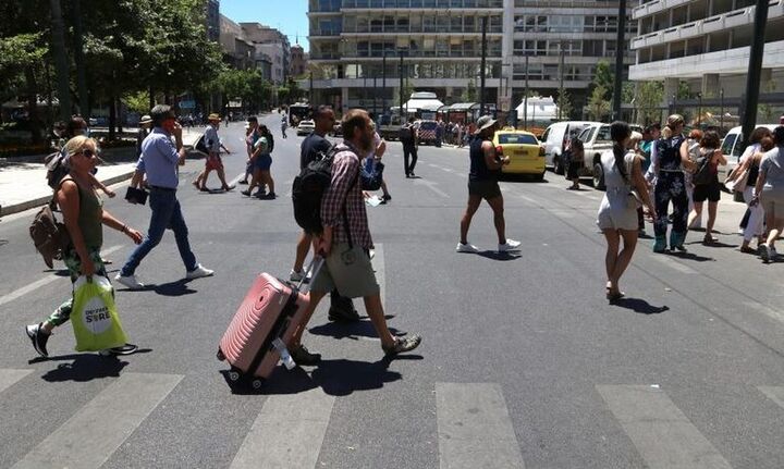 Τουρισμός: Οριακά χαμηλότερες από το 2019 οι τουριστικές εισπράξεις το 11μηνο του 2022