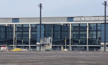 Ακυρώνονται όλες οι πτήσεις στο αεροδρόμιο του Βερολίνου την ερχόμενη Τετάρτη λόγω 24ωρης απεργίας