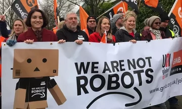 Για πρώτη φορά απεργούν οι εργαζόμενοι της Amazon στο Ηνωμένο Βασίλειο