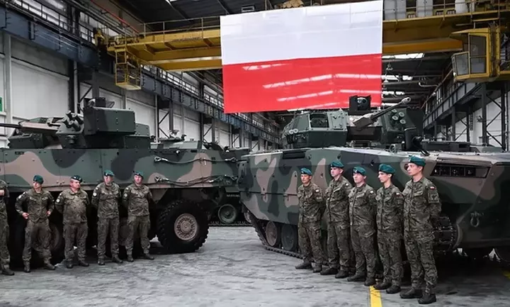 Πολωνία: Υπό το φόβο της Ρωσίας αυξάνει τις αμυντικές δαπάνες στο 4% του ΑΕΠ για το 2023