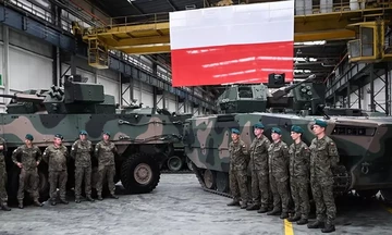 Πολωνία: Υπό το φόβο της Ρωσίας αυξάνει τις αμυντικές δαπάνες στο 4% του ΑΕΠ για το 2023
