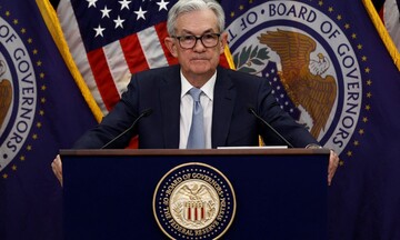 Η Fed επιβραδύνει τις αυξήσεις των επιτοκίων, δείχνει περαιτέρω αυξήσεις
