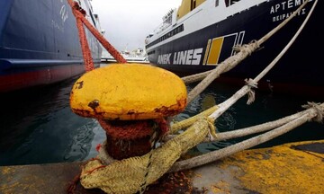 Δένουν κάβους τα πλοία από την Τετάρτη, λόγω 48ωρης πανελλαδικής απεργίας της ΠΝΟ