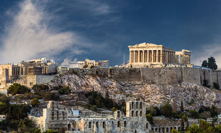 Έρευνα: Πως φαντάζονται οι Έλληνες το 2040 - Εκπλήσσουν οι απαντήσεις για πολιτικούς και οικονομία