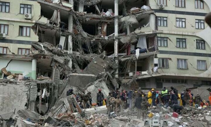 Σεισμός στην Τουρκία: Πάνω από 19.300 νεκροί - Χιλιάδες άστεγοι χωρίς νερό, χρήματα και τρόφιμα