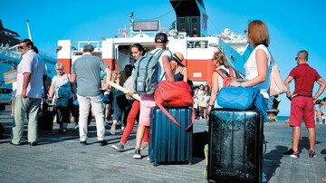 Τουρισμός: Πάνω από 2 δισ. έσοδα το τελευταίο 3μηνο του έτους, ίδια με το “ρεκόρ” του 2019