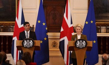 Ηνωμένο Βασίλειο και ΕΕ σφραγίζουν τη νέα συμφωνία για το εμπόριο της Βόρειας Ιρλανδίας
