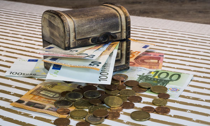 Εχεις κεφάλαιο 100.000 ευρώ; Δες πόσα θα εισπράττεις  τον μήνα από τόκους 