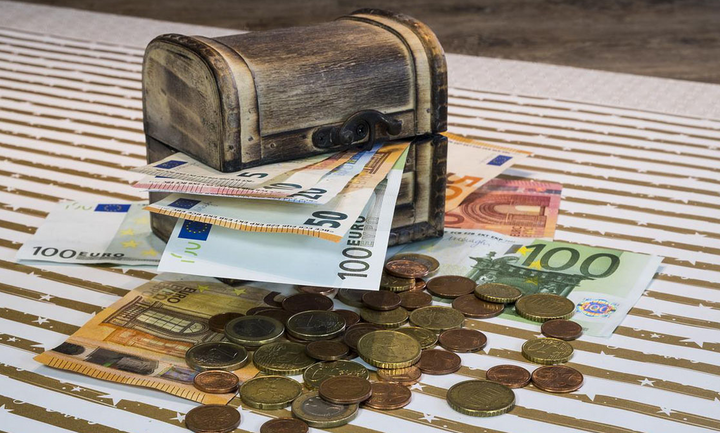Εχεις κεφάλαιο 100.000 ευρώ; Δες πόσα θα εισπράττεις τον μήνα από τόκους