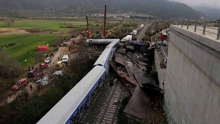 Τριήμερο εθνικό πένθος για τα θύματα της σιδηροδρομικής τραγωδίας στα Τέμπη