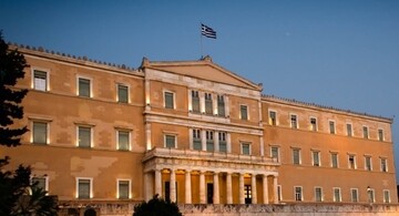  Βουλή: Ενός λεπτού σιγή στη μνήμη των θυμάτων του δυστυχήματος στα Τέμπη