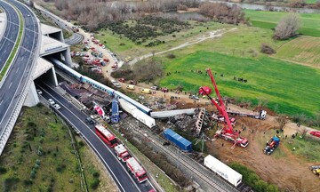 Σιδηροδρομική τραγωδία στα Τέμπη: Ταυτοποιήθηκε ακόμα μια σορός άτυχου επιβάτη