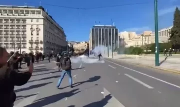 Επεισόδια στο κέντρο της Αθήνας στο συλλαλητήριο διαμαρτυρίας για την τραγωδία στα Τέμπη