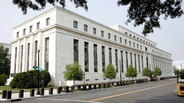 Από την Κυριακή η Fed έχει δανείσει σχεδόν 12 δισ. δολάρια σε αμερικανικές τράπεζες