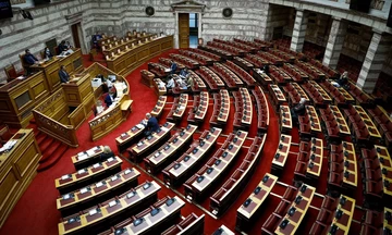 Βουλή: Ψηφίστηκε επί της αρχής το ν/σχ για τις φορολογικές και τελωνειακές ρυθμίσεις