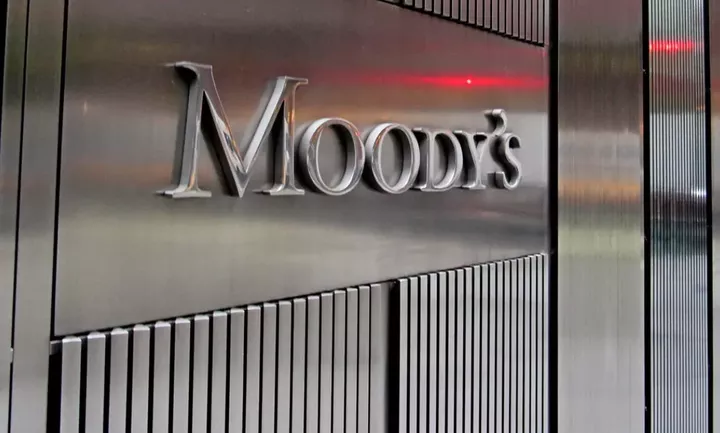 Moody’s: Οι προοπτικές για τις ελληνικές τράπεζες παραμένουν ευνοϊκές λόγω οικονομικής σταθερότητας