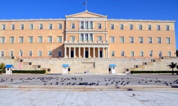  Βουλή: Υπερψηφίστηκαν στην Επιτροπή τα μέτρα στήριξης για το δυστύχημα των Τεμπών