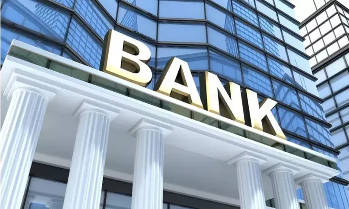 Alpha Finance: Βελτιώνονται οι προοπτικές των ελληνικών τραπεζών