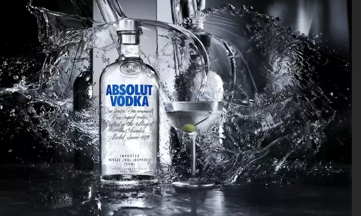Η σουηδική κατασκευάστρια της Absolut Vodka σταματά ξανά τις εξαγωγές στη Ρωσία