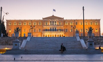 Oxford Economics: Πιθανή η κυβέρνηση συνεργασίας στην Ελλάδα - Οι δημοσιονομικοί κίνδυνοι 