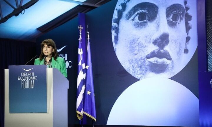 Σακελλαροπούλου - Οικονομικό Φόρουμ Δελφών: Η Ελλάδα ατενίζει το μέλλον με αισιοδοξία