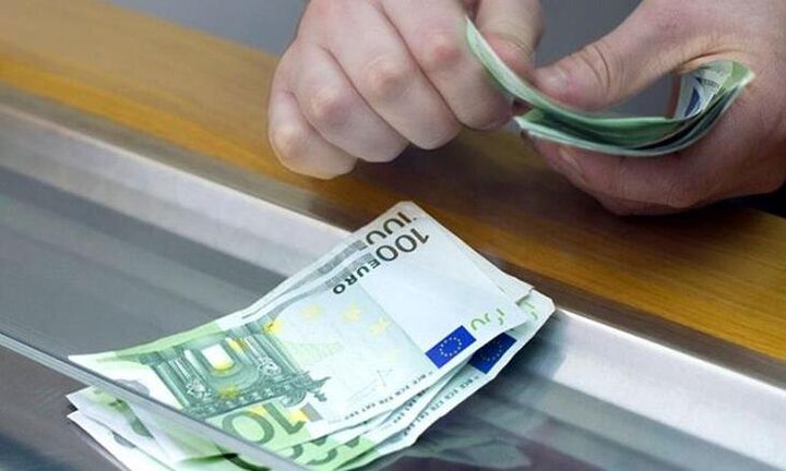 Ευρώπη:Oι καταθέτες τιμωρούν τις τράπεζες - Απέσυραν δισ. γιατί δεν αυξήθηκαν τα επιτόκια