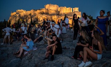 FT: Η μεγάλη επιστροφή της Ελλάδας: «από τα σκουπίδια στην επενδυτική βαθμίδα»